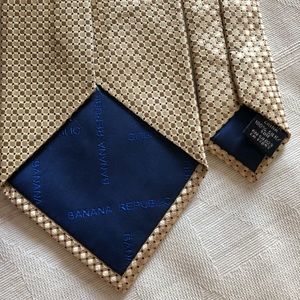 Banana republic gold tone 100% silk tie